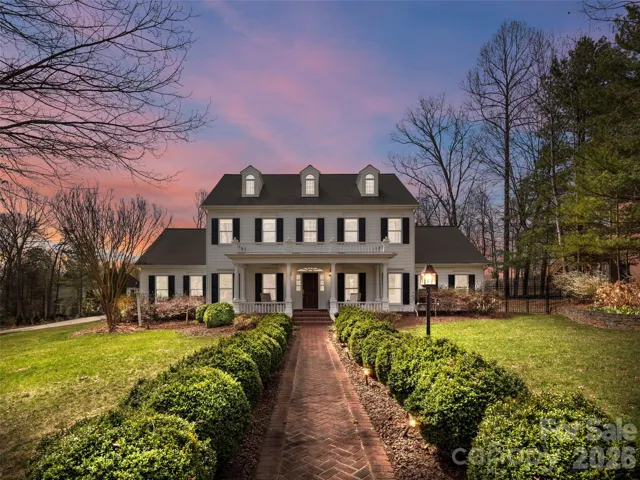 Welcome to 604 Holt Lane at Sunset.