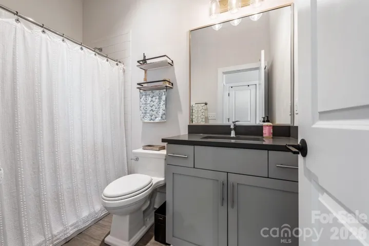 Pool House full bath