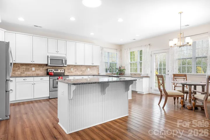 entertaining kitchen