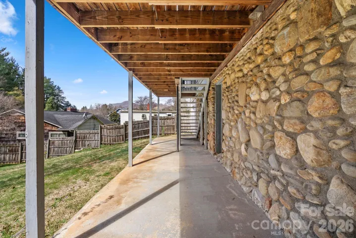 Nice, solid stone foundation!
