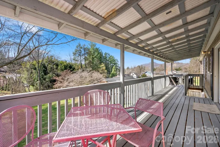 Pleasant and private deck