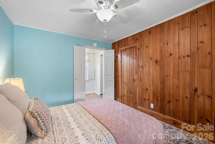 Secondary bedroom