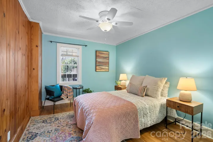 Secondary bedroom