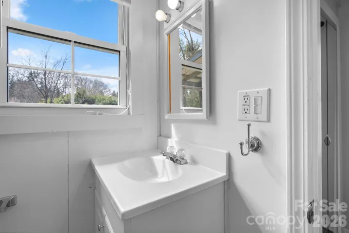 Primary ensuite bathroom
