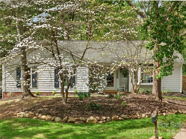 Spring has Sprung! This is the HOUSE!