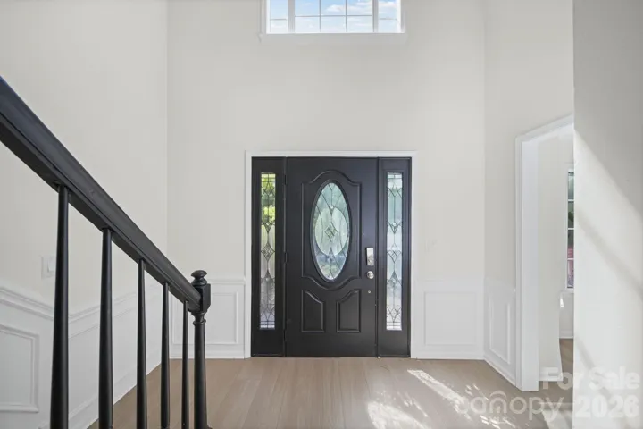 2-story foyer