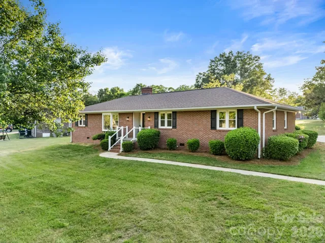 WALKWAY FRONT ENTRY