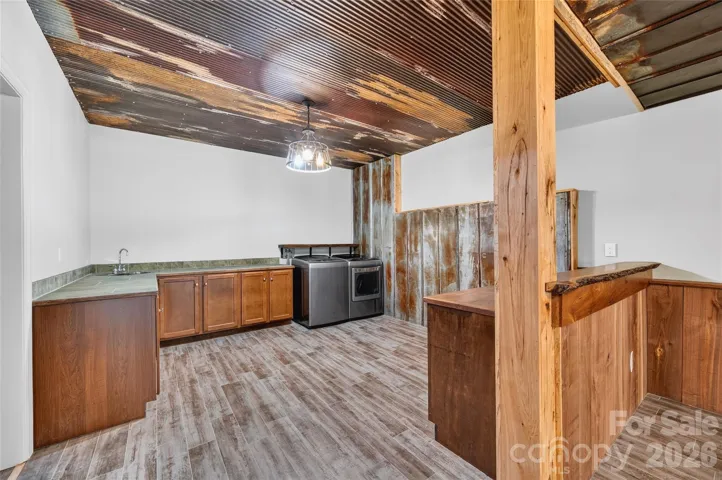 Lower level kitchenette & Laundry