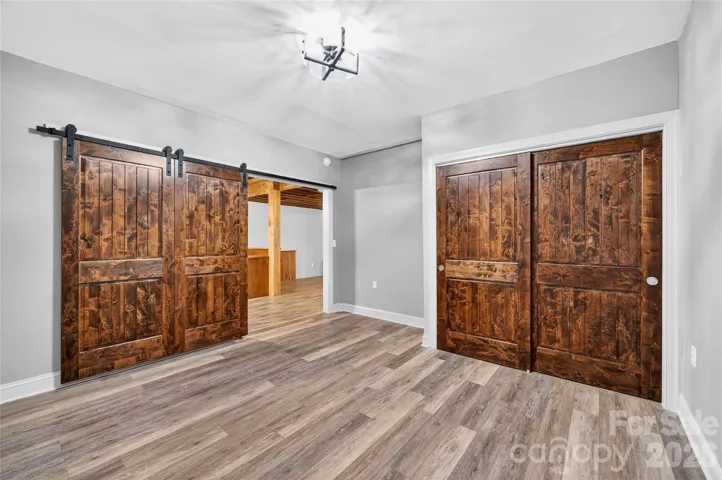 Large flex space room with closet