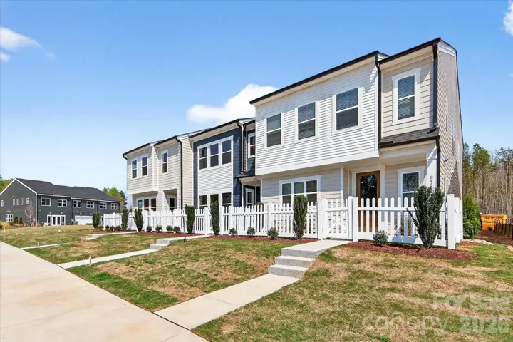 Low Maintenance 2-story townhome living in Charlotte, NC