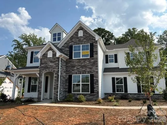 Homesite 412 features a Colfax E with a Side load garage