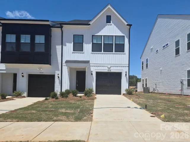 Homesite 82 features an end-unit Foxglove floorplan