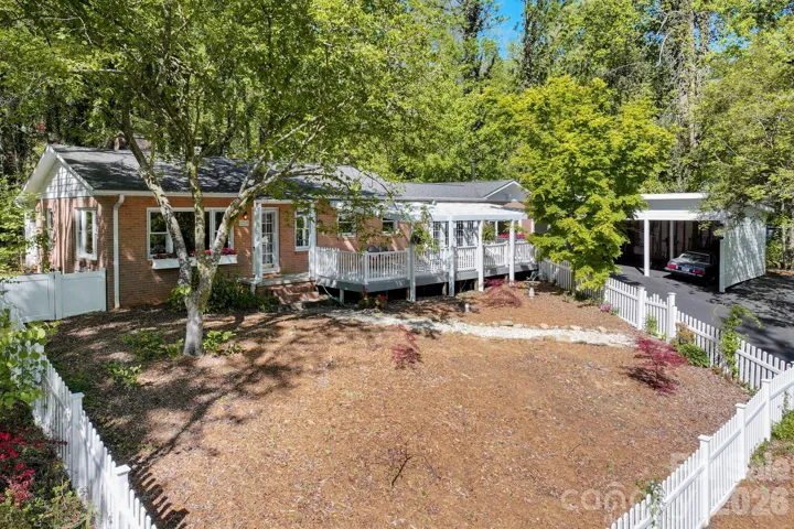 121 Wells Street, a one-level gem with charm and convenience
