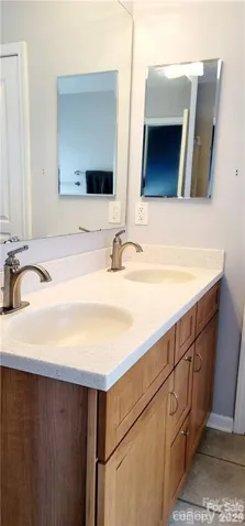Double vanity in primary bathroom