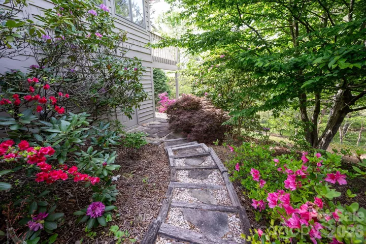 Easy Transition from Front to Back Yard