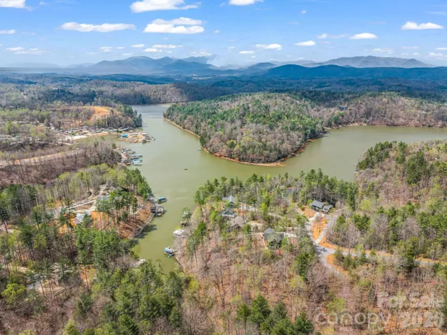 Life on Lake James brings out your desire to adventure and explore the natural beauty of the North Carolina mountains.