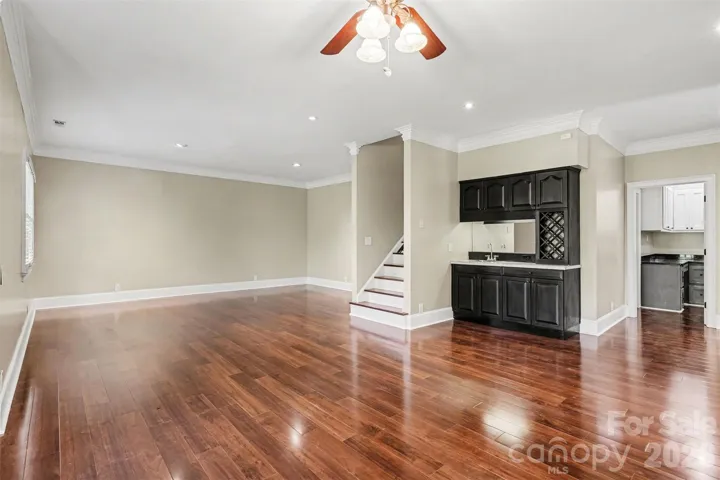 Lower level living space with wet bar
