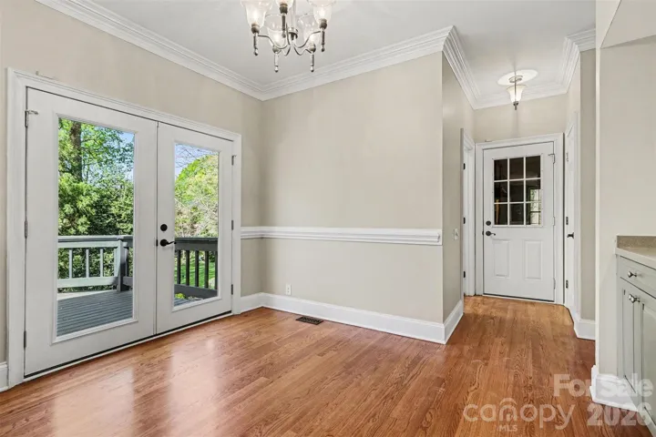 Breakfast nook with deck walkout
