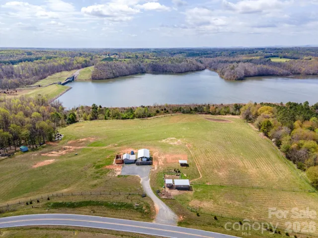 The perfect homesite overlooking the lake!