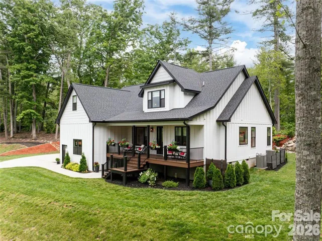 Contemporary Brilliance on a double lot for privacy.