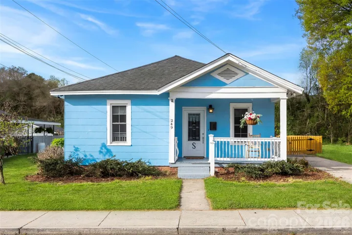 Adorable Bungalow - just a short stroll to downtown Cramerton!