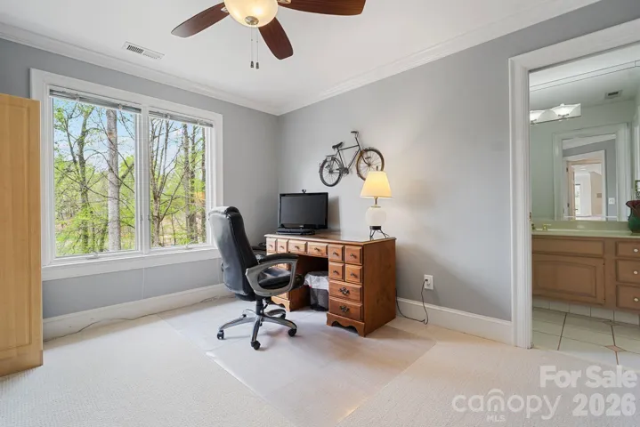 3rd guest bedroom with Jack & Jill Bathroom