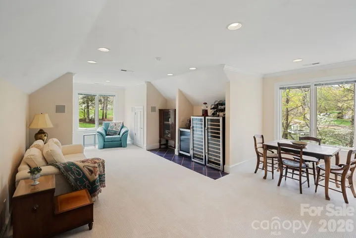 Large bonus room with tons of storage space 