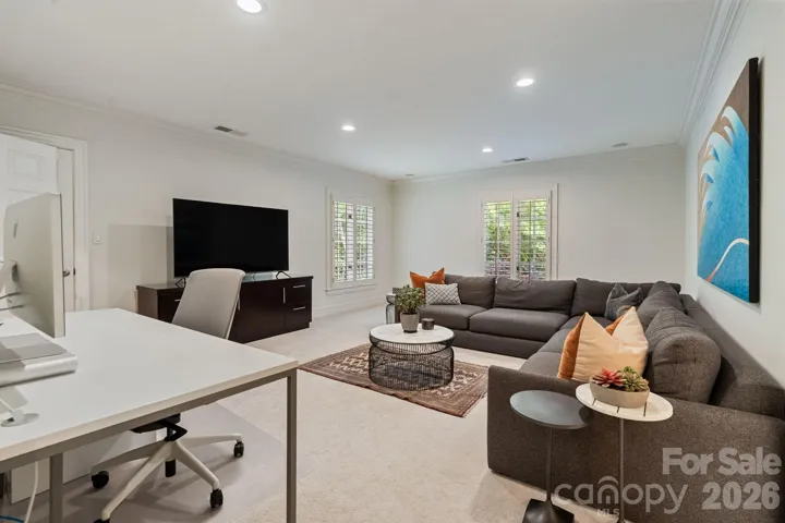 Upper level guest bedroom 4/bonus room.