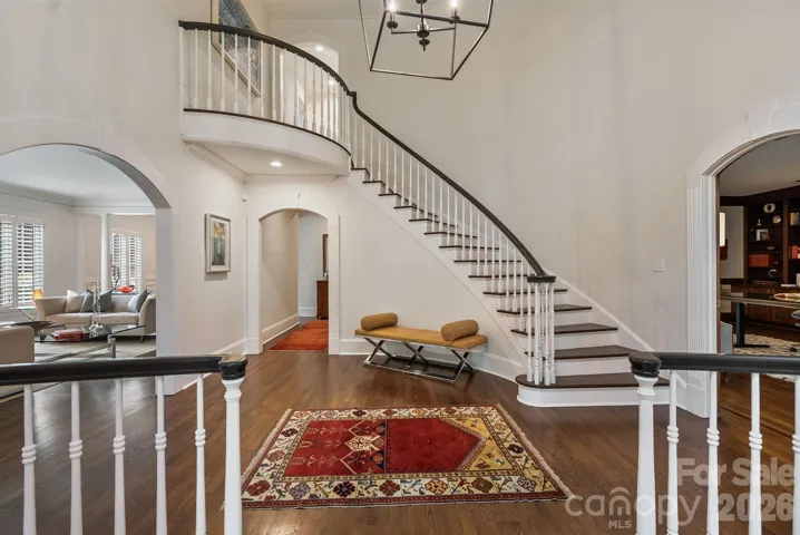 Foyer. 