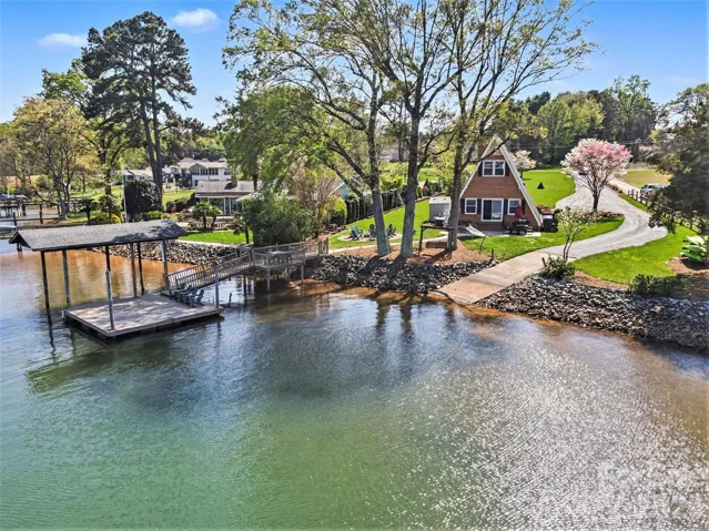 Your Lake Norman retreat awaits!