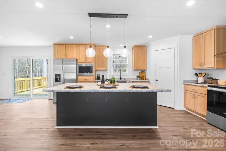 Kitchen w/ Walk-in Pantry