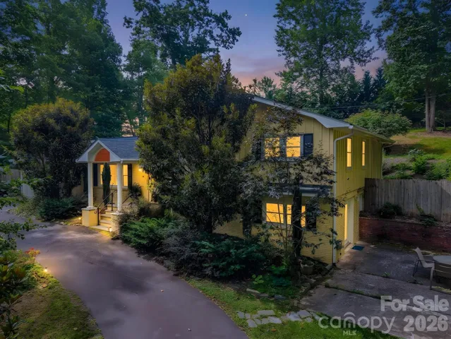 Welcome home to 6 bedroom entertainers dream