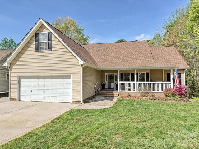 Welcome to 132 Gray Cliff Drive Mooresville NC