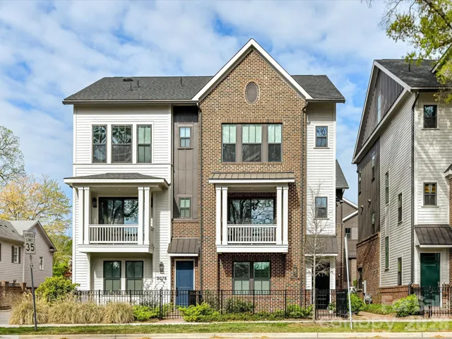 Steps from your front door - Little Sugar Creek Greenway, Park Road Shopping Center, Reids, Selwyn Pub, Rada - the list goes on & on
