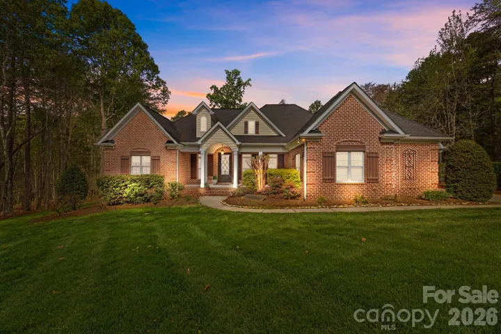 Welcome to 3143 James Plantation Dr!