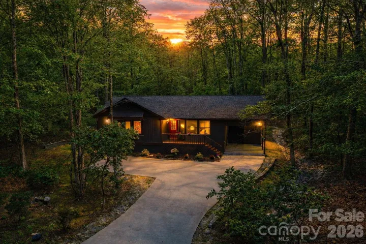 Serene Cottage in the Woods