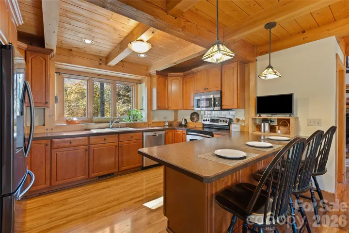 Kitchen & Breakfast Bar