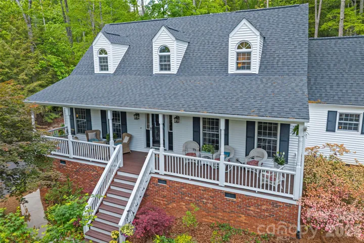 Welcome to 20 Bent Oak Lane in sought after Biltmore Park.