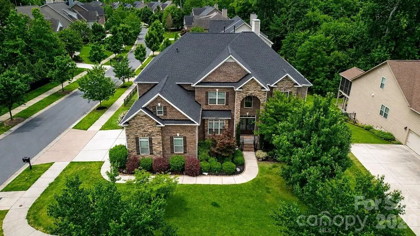 Gorgeous Corner LotNew Roof 2025