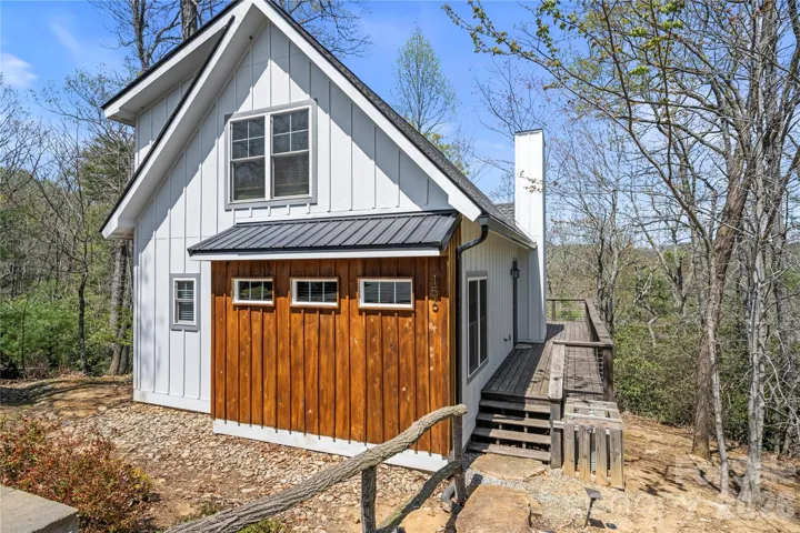 2 bedroom, 2.5 bath Cabin
