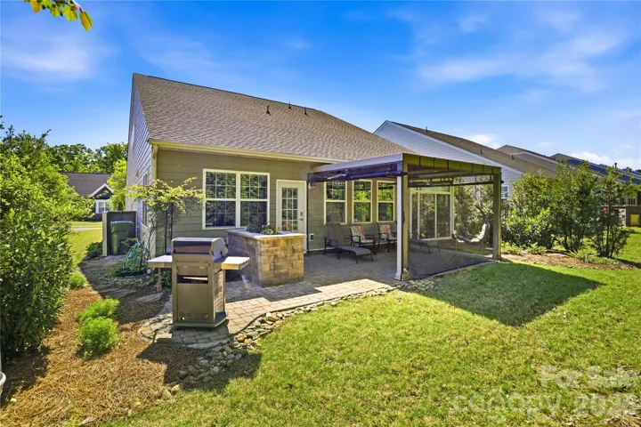 Private rear patio setting