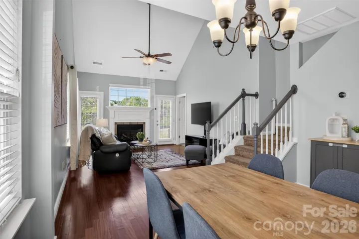 Many windows let in tons of natural light!