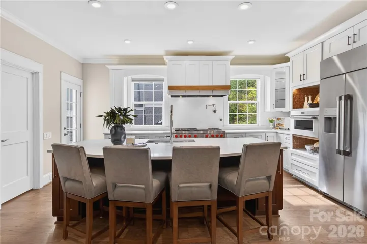 Island With Breakfast Bar