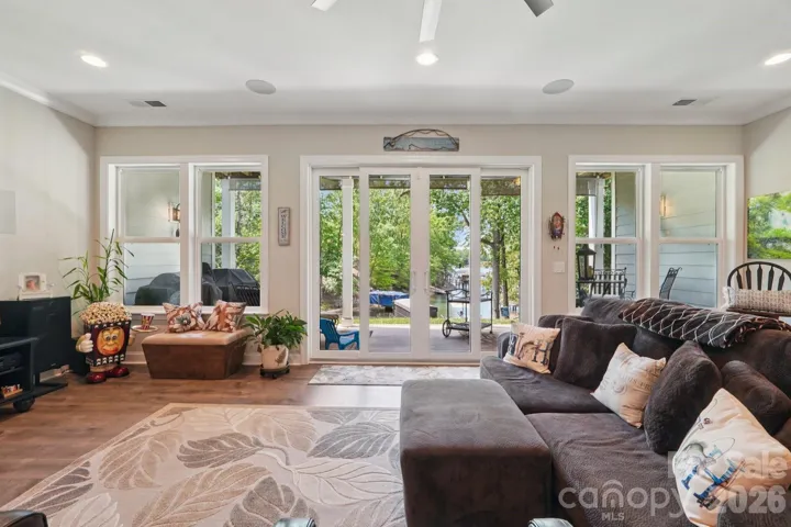 2nd living area - in basement