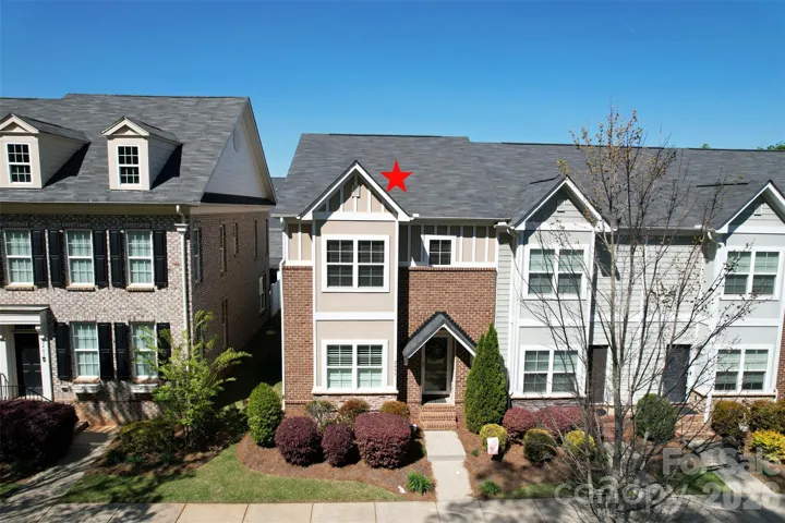 Beautiful end-unit townhouse in the heart of Westport (Denver) NC