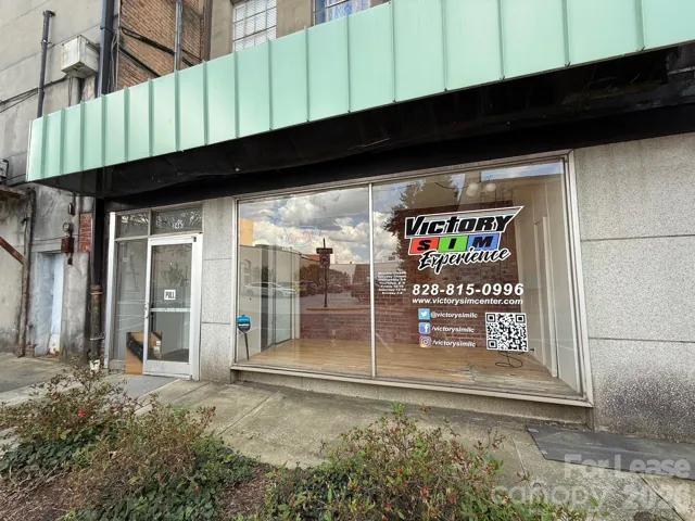 Lower Level Entry (Double-Display Windows)