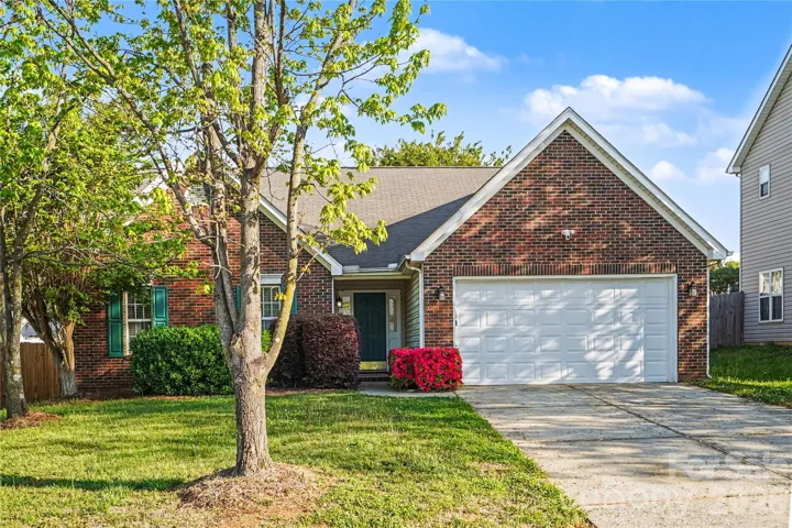 Welcome home to this cute bungalow!