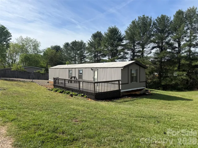 96 Green Acres Dr, Leicester