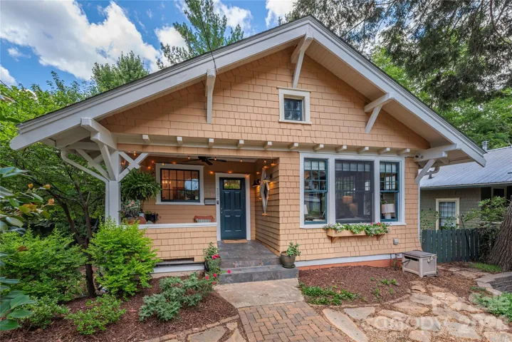 Perfect Downtown Asheville Bungalow