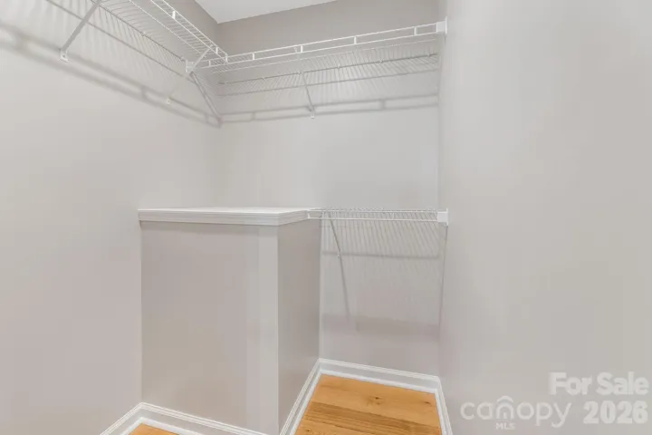 walk in closet 